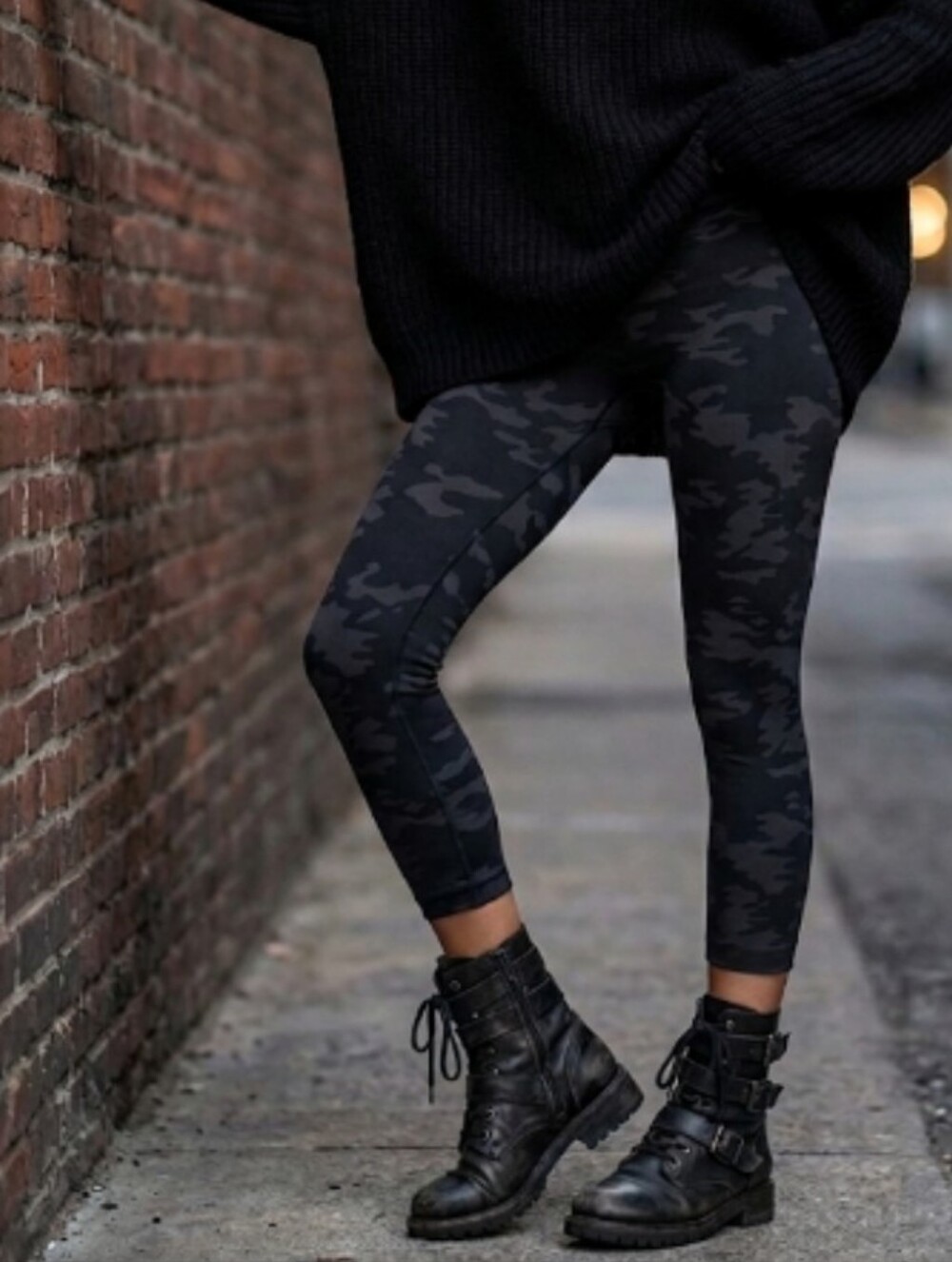 SPANX Black Gray Camo Cropped Leggings Medium New Capsule Wardrobe Fall Ready